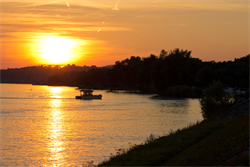 Abendlicher Blick auf die Donau